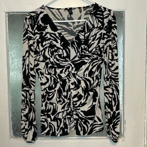 Alfani Women’s Black and White Long Sleeve Vneck Blouse with balloon sleeve S